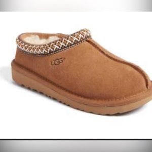 COPY - Near Perfect Condition. Surface dirt on toes. Never worn by my toddler T…